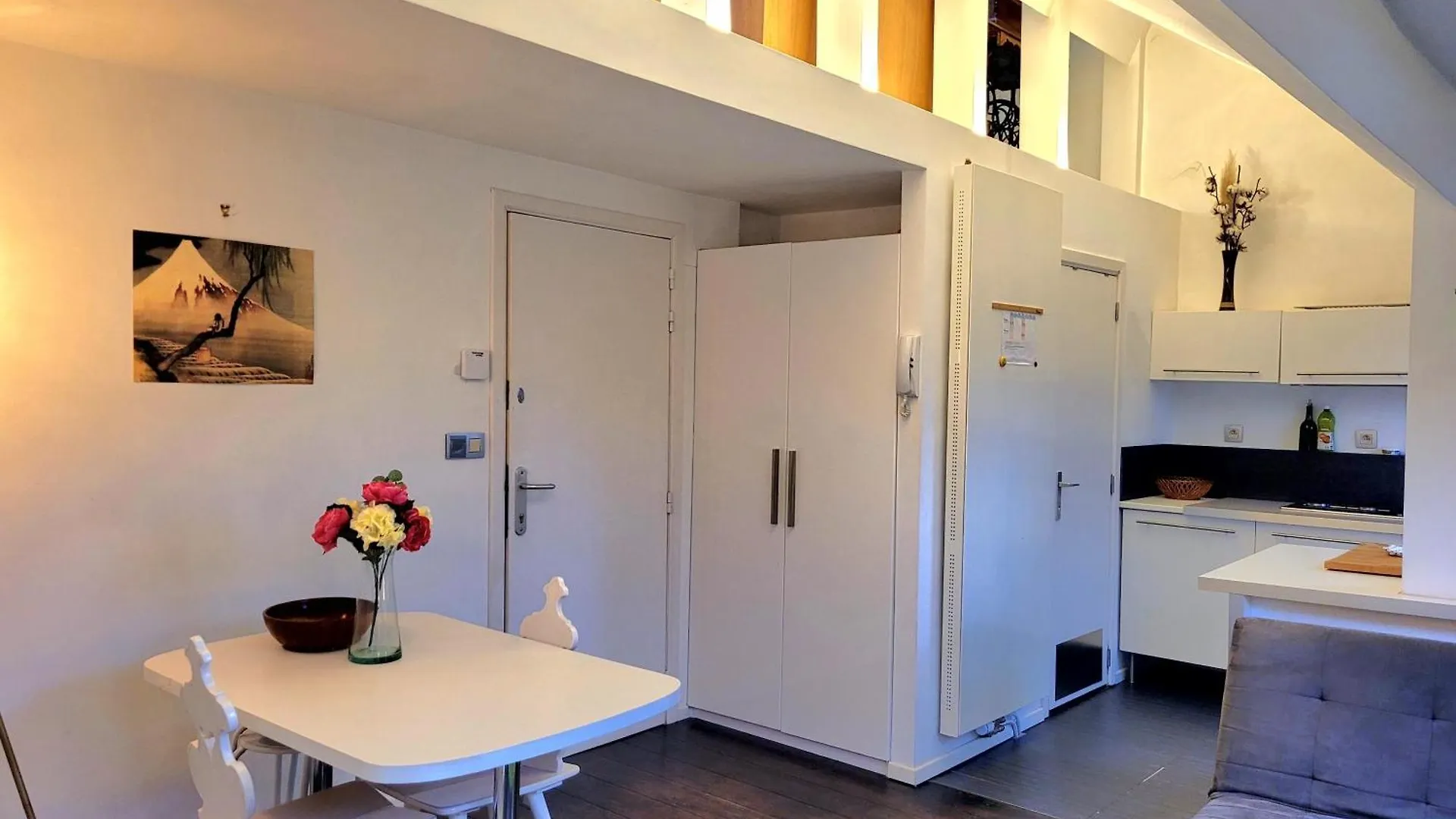 Cosy Flat, Central Location Брюссель